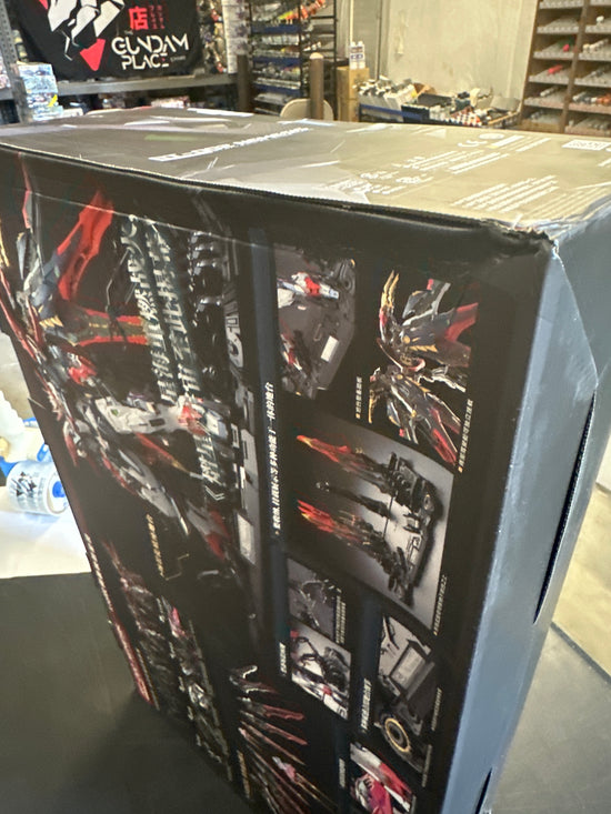 Infinite Dimension 1/100 Nemesis Model Kit (Damaged Box 6% OFF)