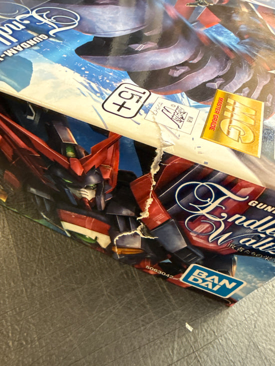 MG Gundam Epyon Ver. EW (Damaged box 15%OFF)