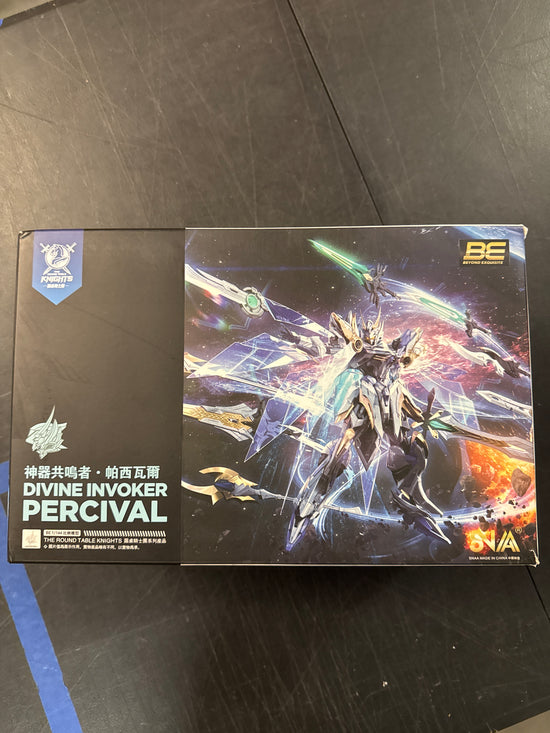[Damaged Box 10%OFF] SNAA Round Table Knights 1/144
Percival Deluxe Version Model Kit