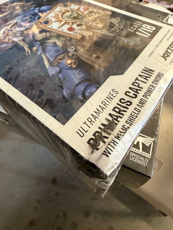 JoyToy Warhammer The Horus Heresy Ultramarines Legion Praetor with Power Sword and Volkite Serpenta (Damage Box 15% off)