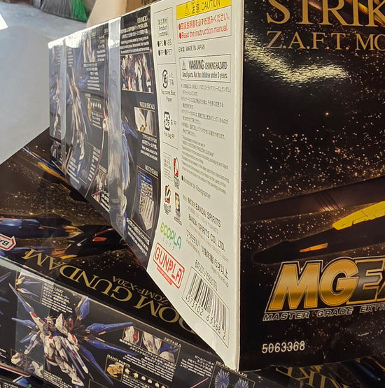 MGEX Strike Freedom Gundam (Damaged Box 5% OFF )