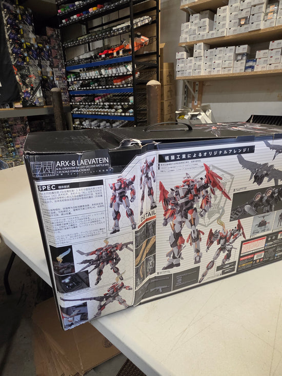 Full Metal Panic! Invisible Victory ARX-8 Laevatein & XL-3 Booster 1/35 Scale Model Kit (Damage Box 5% OFF)