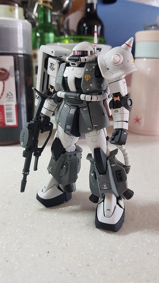 RG Eric Manthfield Zaku (Water Decal)